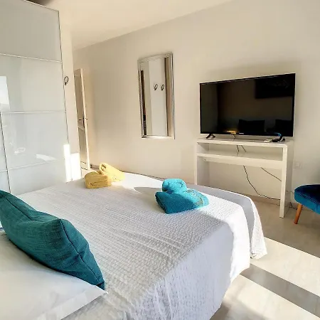 3 Bedrooms Near Cannes - Pool & Jacuzzi - Sea View וילה מאנדליה-לה-נאפול