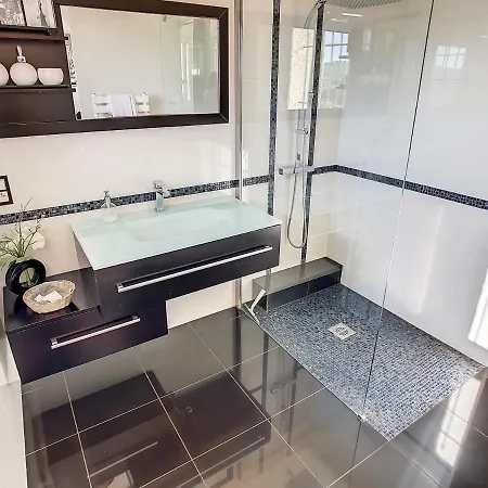 וילה 3 Bedrooms Near Cannes - Pool & Jacuzzi - Sea View *