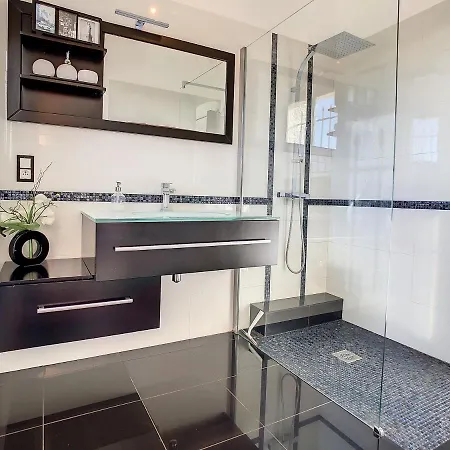 3 Bedrooms Near Cannes - Pool & Jacuzzi - Sea View * מאנדליה-לה-נאפול