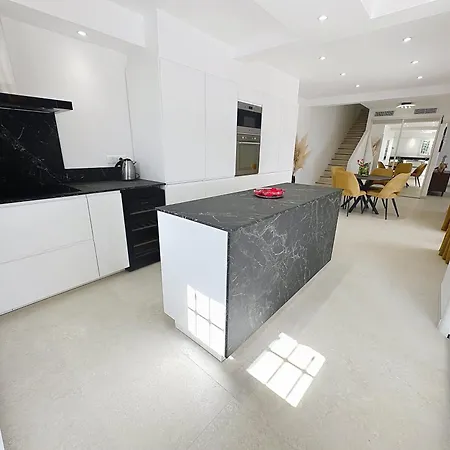 3 Bedrooms Near Cannes - Pool & Jacuzzi - Sea View מאנדליה-לה-נאפול