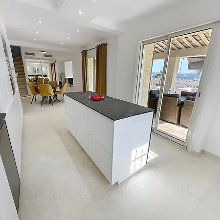 וילה 3 Bedrooms Near Cannes - Pool & Jacuzzi - Sea View מאנדליה-לה-נאפול